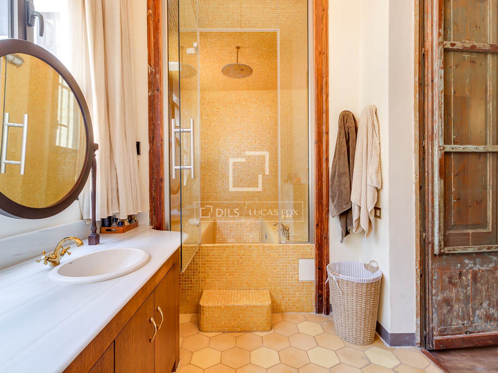 Huoneisto Barcelona, Espanja 7 makuuhuonetta, 389 m2 No. 192778