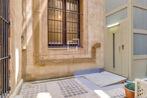 Huoneisto myytävänä Barcelona, Espanja, 7 makuuhuonetta, 389 m2 No. 192778 - kuva 16