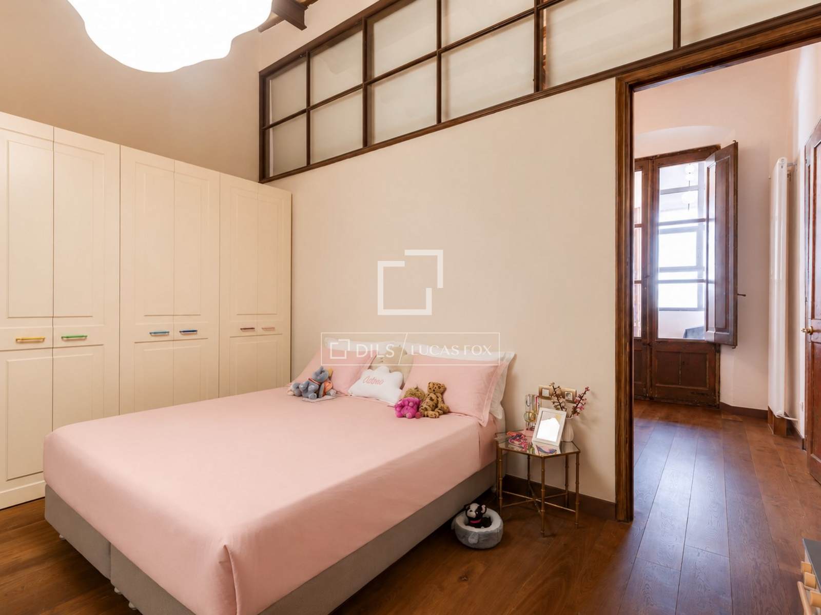 Huoneisto Barcelona, Espanja 7 makuuhuonetta, 389 m2 No. 192778