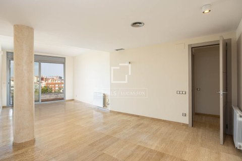 Takvåning till salu i Barcelona, Spanien 3 sovrum, 101 kvm. Nr. 192783 - foto 7