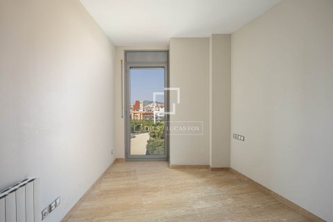 Takvåning till salu i Barcelona, Spanien 3 sovrum, 101 kvm. Nr. 192783 - foto 13