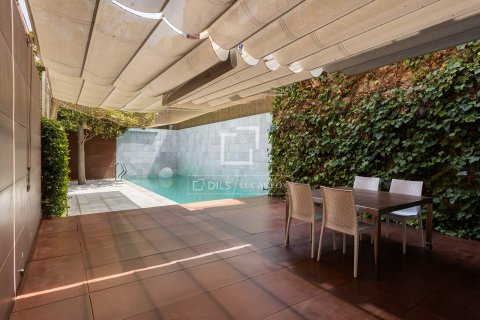 Villa en Barcelona, España 5 dormitorios, 306 m2 No. 192779