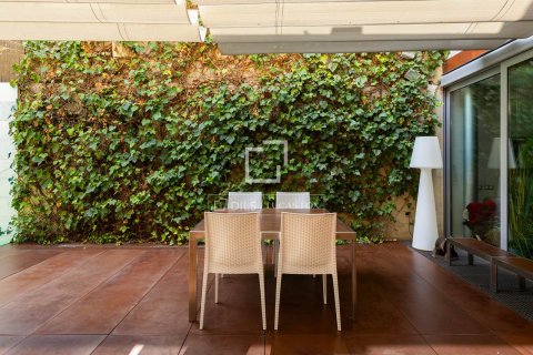 Villa en venta en Barcelona, España 5 dormitorios, 306 m2 No. 192779 - foto 7