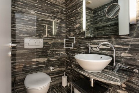 Villa en venta en Barcelona, España 5 dormitorios, 306 m2 No. 192779 - foto 25