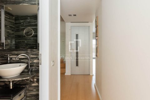 Villa en venta en Barcelona, España 5 dormitorios, 306 m2 No. 192779 - foto 26