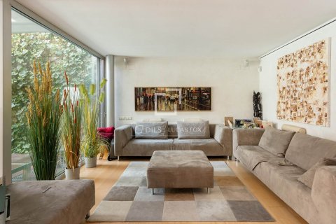 Villa en venta en Barcelona, España 5 dormitorios, 306 m2 No. 192779 - foto 9