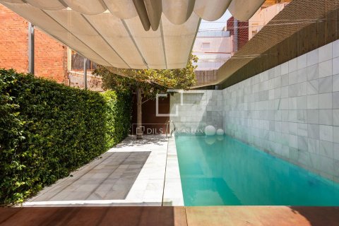 Villa en venta en Barcelona, España 5 dormitorios, 306 m2 No. 192779 - foto 2