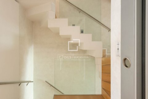Villa en venta en Barcelona, España 5 dormitorios, 306 m2 No. 192779 - foto 16