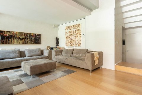 Villa en venta en Barcelona, España 5 dormitorios, 306 m2 No. 192779 - foto 10
