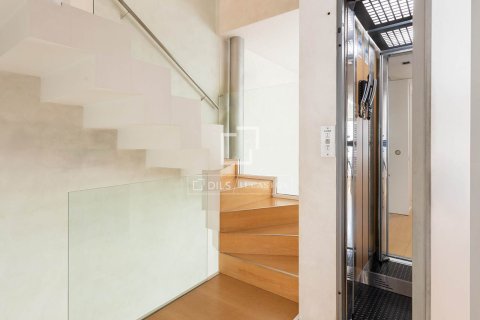 Villa en venta en Barcelona, España 5 dormitorios, 306 m2 No. 192779 - foto 27