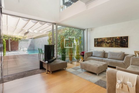 Villa en venta en Barcelona, España 5 dormitorios, 306 m2 No. 192779 - foto 8
