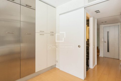 Villa en venta en Barcelona, España 5 dormitorios, 306 m2 No. 192779 - foto 24
