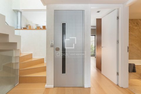 Villa en venta en Barcelona, España 5 dormitorios, 306 m2 No. 192779 - foto 28