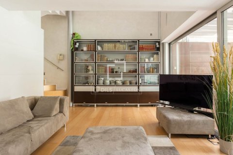 Villa en venta en Barcelona, España 5 dormitorios, 306 m2 No. 192779 - foto 12