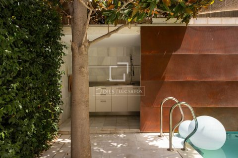 Villa en venta en Barcelona, España 5 dormitorios, 306 m2 No. 192779 - foto 3