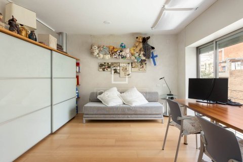 Villa en venta en Barcelona, España 5 dormitorios, 306 m2 No. 192779 - foto 30