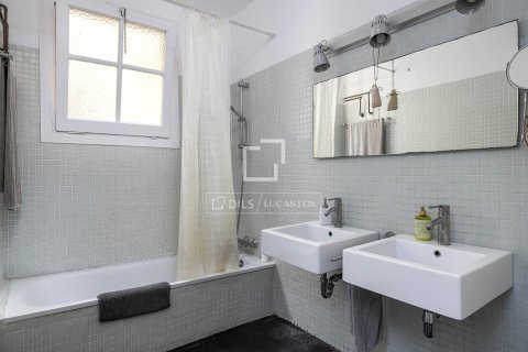 Huoneisto myytävänä Barcelona, Espanja, 3 makuuhuonetta, 118 m2 No. 192782 - kuva 13