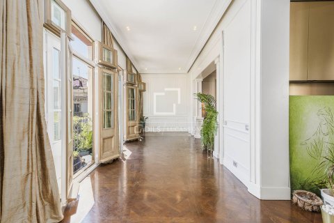 Huoneisto myytävänä Barcelona, Espanja, 4 makuuhuonetta, 190 m2 No. 192781 - kuva 10