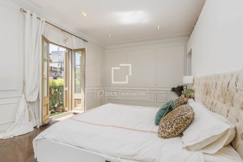 Huoneisto myytävänä Barcelona, Espanja, 4 makuuhuonetta, 190 m2 No. 192781 - kuva 25