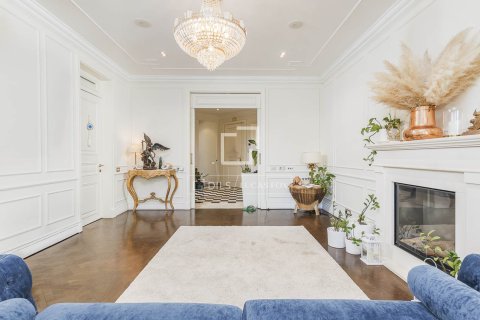 Huoneisto myytävänä Barcelona, Espanja, 4 makuuhuonetta, 190 m2 No. 192781 - kuva 15