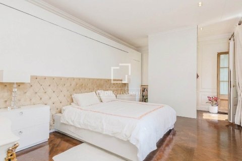 Huoneisto myytävänä Barcelona, Espanja, 4 makuuhuonetta, 190 m2 No. 192781 - kuva 26