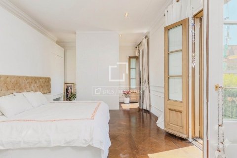 Huoneisto myytävänä Barcelona, Espanja, 4 makuuhuonetta, 190 m2 No. 192781 - kuva 28