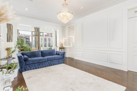 Huoneisto myytävänä Barcelona, Espanja, 4 makuuhuonetta, 190 m2 No. 192781 - kuva 7