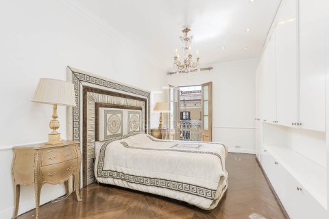 Huoneisto myytävänä Barcelona, Espanja, 4 makuuhuonetta, 190 m2 No. 192781 - kuva 19