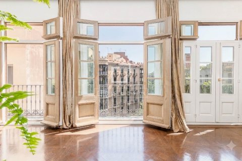 Huoneisto myytävänä Barcelona, Espanja, 4 makuuhuonetta, 190 m2 No. 192781 - kuva 2