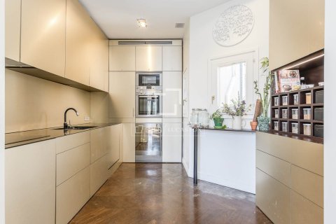 Huoneisto myytävänä Barcelona, Espanja, 4 makuuhuonetta, 190 m2 No. 192781 - kuva 14