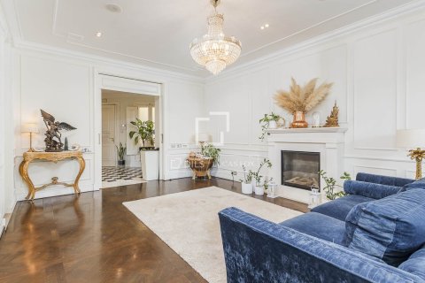 Huoneisto myytävänä Barcelona, Espanja, 4 makuuhuonetta, 190 m2 No. 192781 - kuva 16