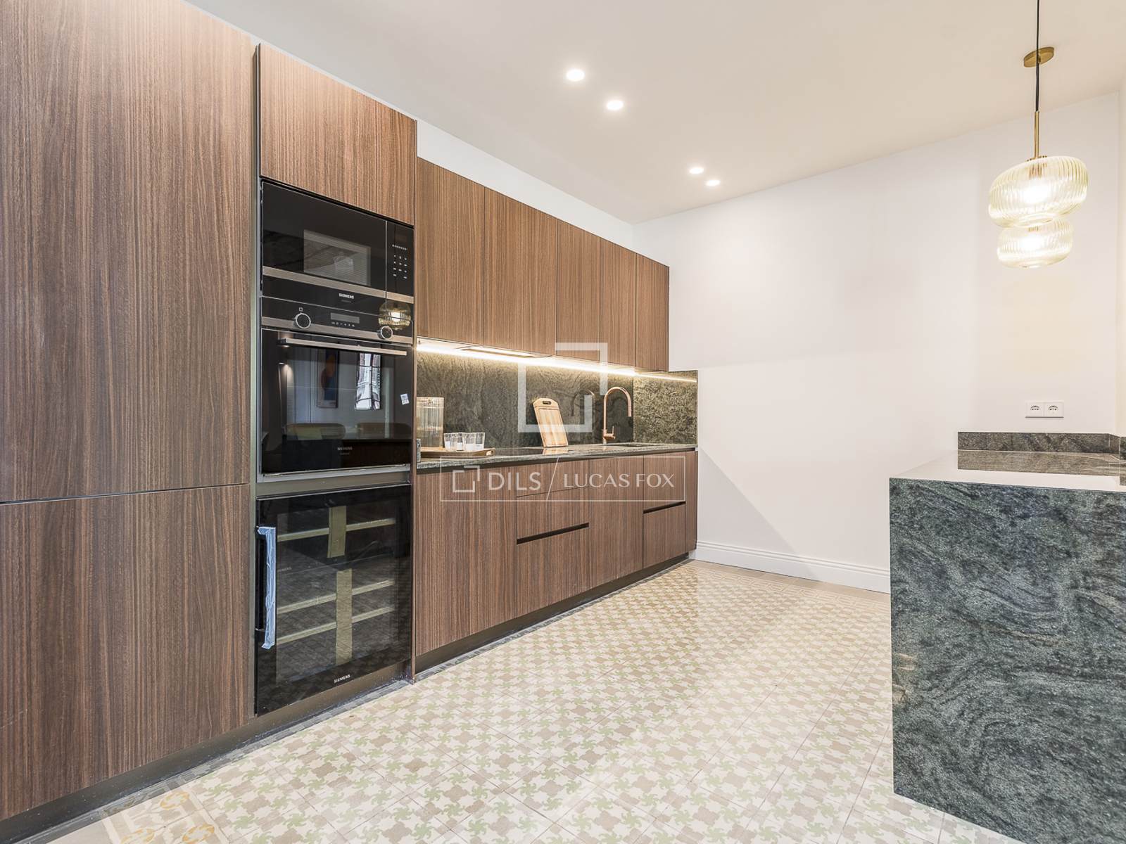 Apartment in Barcelona, Spain 4 bedrooms, 224 sq.m. No. 192784