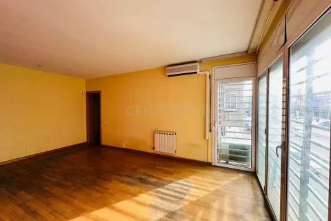 Huoneisto myytävänä Sabadell, Barcelona, Espanja, 4 makuuhuonetta, 103 m2 No. 167000 - kuva 8