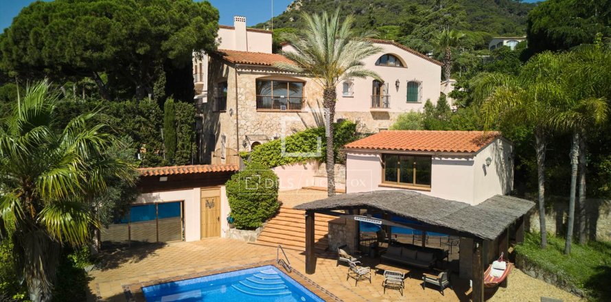 Villa a Cabrera de Mar, Barcelona, Spagna 6 camere da letto, 1017 mq. N° 192527