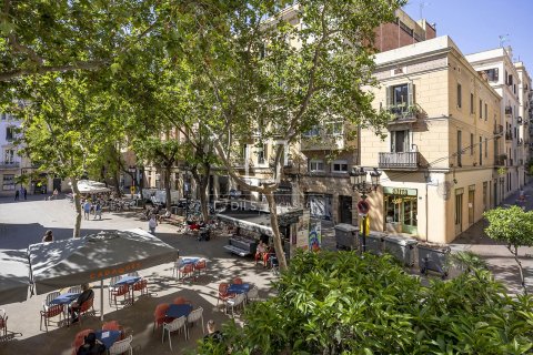 Apartment for sale in Barcelona, Spain 3 bedrooms, 145 sq.m. No. 192531 - photo 9