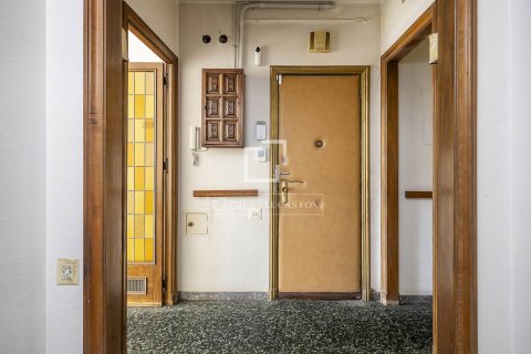 Apartment for sale in Barcelona, Spain 3 bedrooms, 145 sq.m. No. 192531 - photo 18