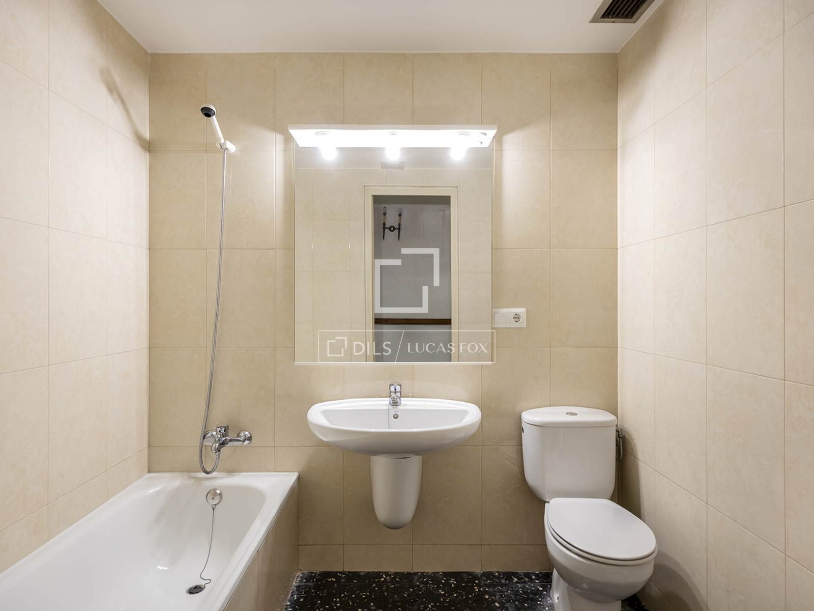 Appartamento a Barcelona, Spagna 3 camere da letto, 145 mq. N° 192531