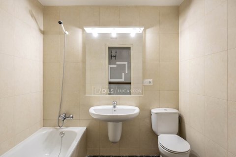 Apartment for sale in Barcelona, Spain 3 bedrooms, 145 sq.m. No. 192531 - photo 15