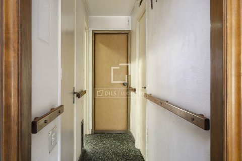 Apartment for sale in Barcelona, Spain 3 bedrooms, 145 sq.m. No. 192531 - photo 16