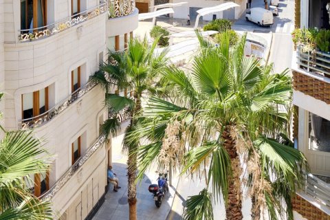Apartamento en venta Torrevieja, Alicante, España 4 dormitorios, 185 m2 No. 135655 - foto 9