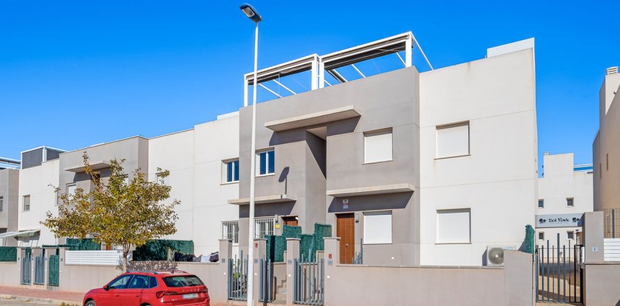 Villa à Torrevieja, Alicante, Espagne 2 chambres, 78 m2 No. 142797