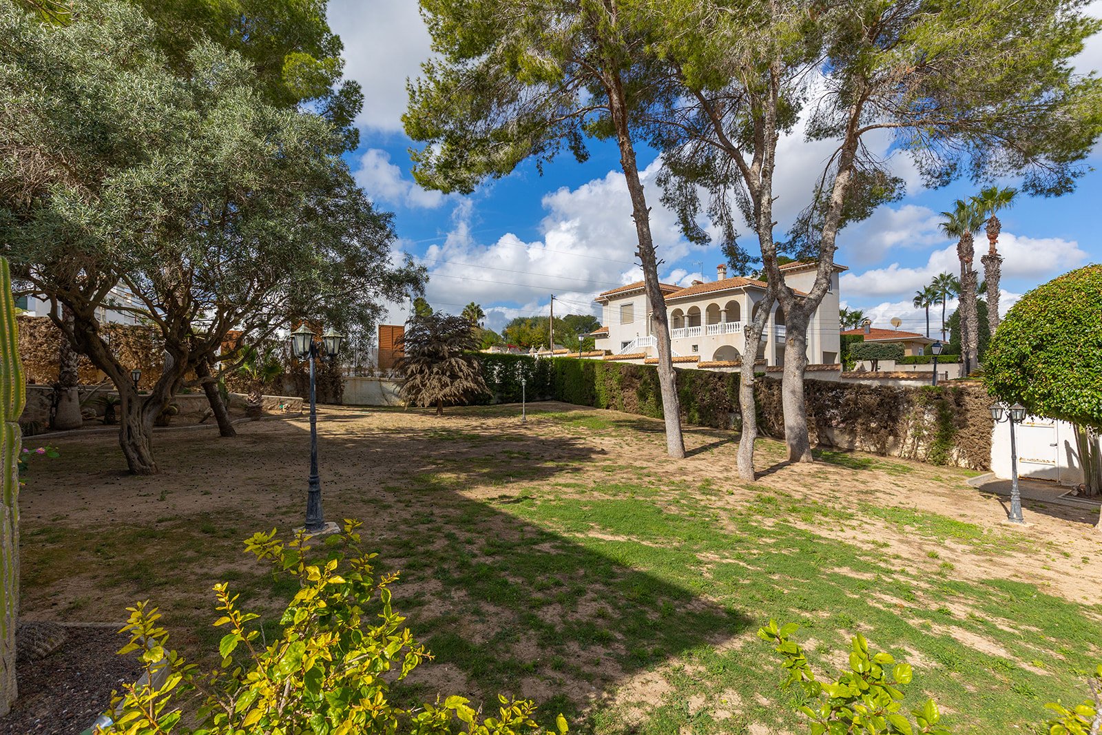 Villa a Alicante, Spagna 5 camere da letto, 366 mq. N° 142795