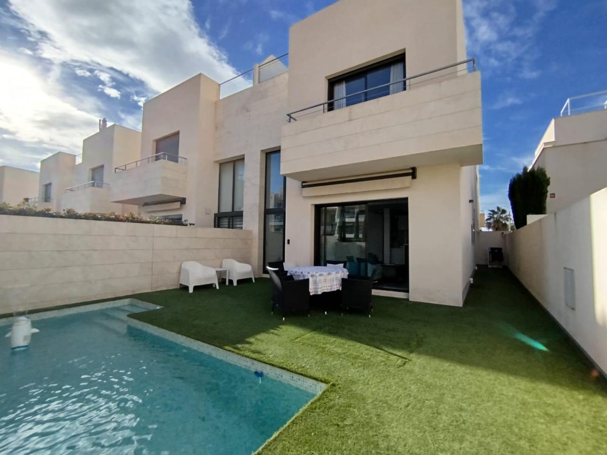 Villa i Alicante, Spanien 3 sovrum, 120 kvm. Nr. 112847