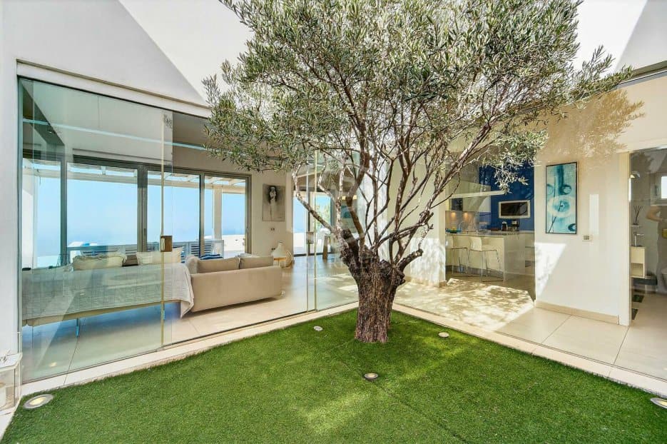 Villa in Adeje, Tenerife, Spain 5 bedrooms, 475 sq.m. No. 155842