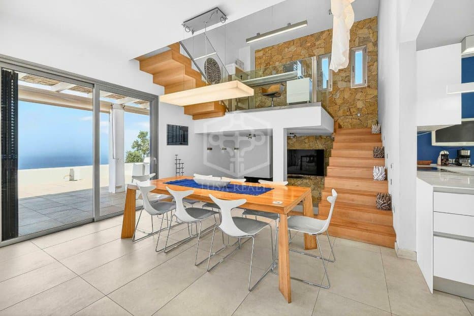 Villa in Adeje, Tenerife, Spain 5 bedrooms, 475 sq.m. No. 155842