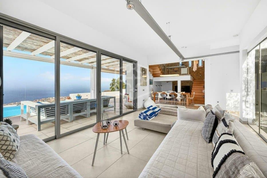 Villa in Adeje, Tenerife, Spain 5 bedrooms, 475 sq.m. No. 155842