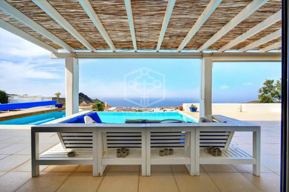 Villa in Adeje, Tenerife, Spain 5 bedrooms, 475 sq.m. No. 155842
