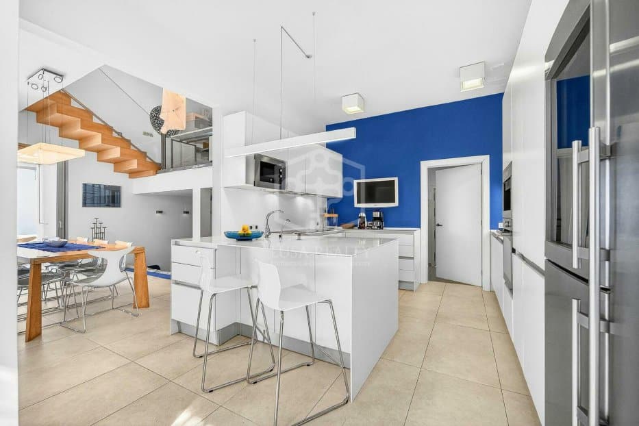 Villa in Adeje, Tenerife, Spain 5 bedrooms, 475 sq.m. No. 155842
