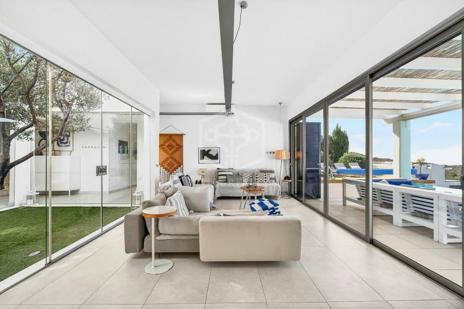 Villa in Adeje, Tenerife, Spain 5 bedrooms, 475 sq.m. No. 155842