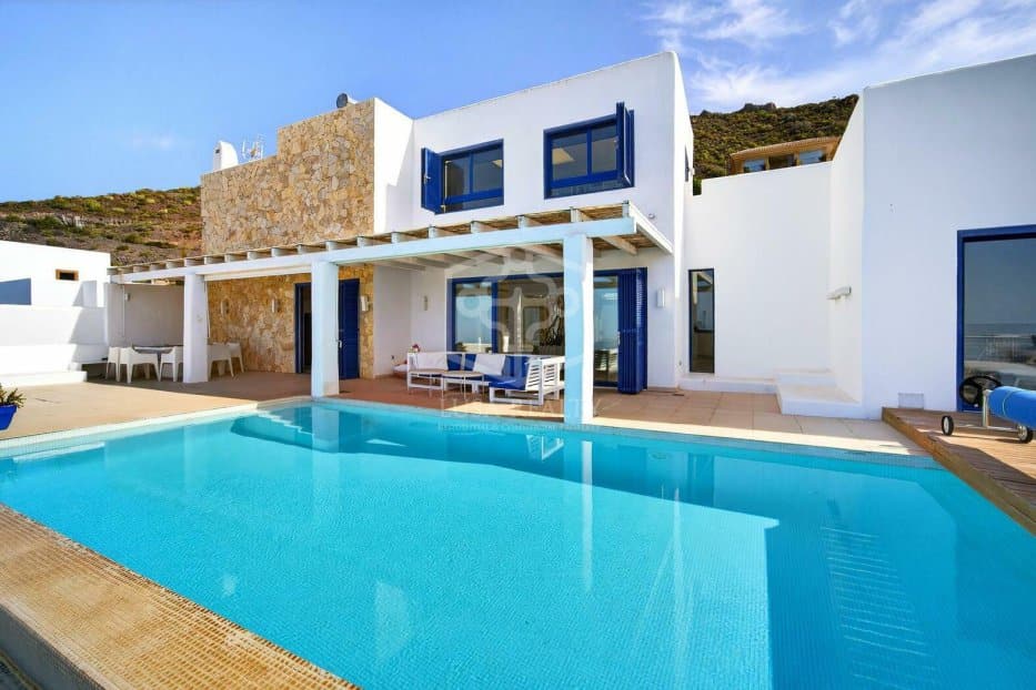 Villa in Adeje, Tenerife, Spain 5 bedrooms, 475 sq.m. No. 155842